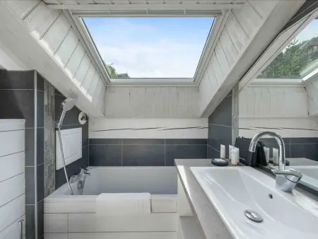 Chalet spacieux avec 6 chambres - 12 pers. à Méribel : photo 12