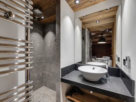 Appartement 2 chambres en suite à Val-d'Isère, 500 m des pistes : photo 7