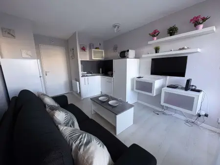 Charmant studio avec clim près de la plage - 3 pers. : photo 3