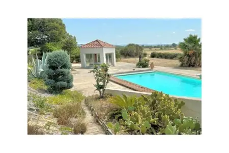Maison avec piscine et vignes près de Lézignan-Corbières : photo 1