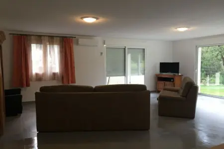 Maison avec piscine privée et vue sur la Serre de Barre, Les Salelles : photo 9