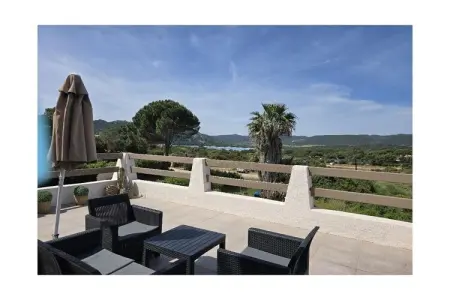 Mini-villa vue mer à Porto-Vecchio, terrasse de 50 m² et piscine : photo 9