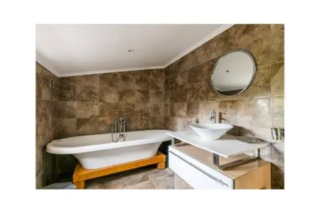 Maison avec piscine chauffée et 6 chambres à Saint-Gilles : photo 15