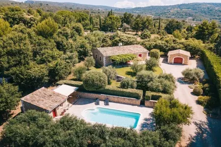 131435, Maison de vacances à Lioux avec piscine : photo 1