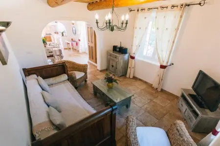 131435, Maison de vacances à Lioux avec piscine : photo 9