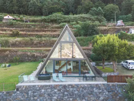 Chalet design avec jacuzzi privé et vue montagnes, São Vicente : photo 2