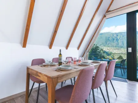 Chalet design avec jacuzzi privé et vue montagnes, São Vicente : photo 10