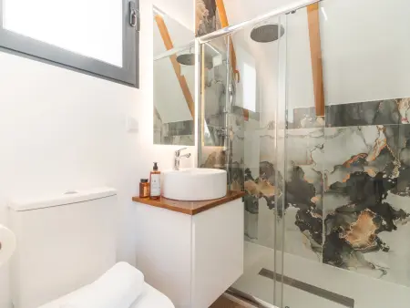 Chalet design avec jacuzzi privé et vue montagnes, São Vicente : photo 21