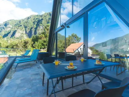 Chalet design avec jacuzzi privé et vue montagnes, São Vicente : photo 32