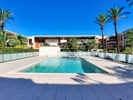 Appartement Le Royal Cap, terrasse 20 m² et vue montagnes à Villeneuve-Loubet : photo 1