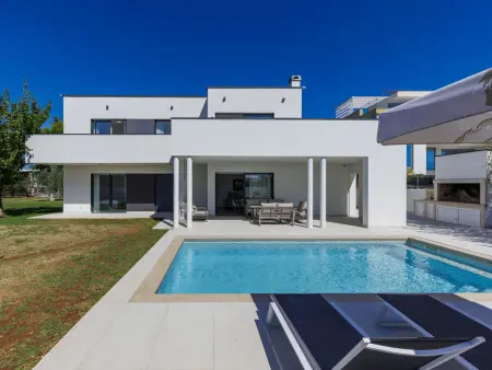 Villa Level 4 avec piscine chauffée privée à Pula, Vodnjan : photo 1