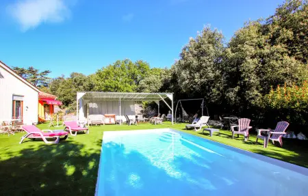 Wood House : maison en bois avec piscine privée à Taulignan : photo 10