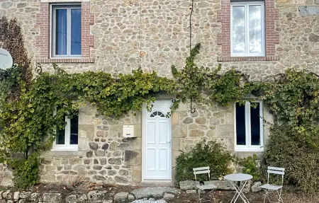 Maison Saint Priest La Plaine 5 personnes