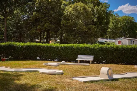 Bungalow 25 m² à Saint-Chéron, piscine partagée et jardin : photo 2