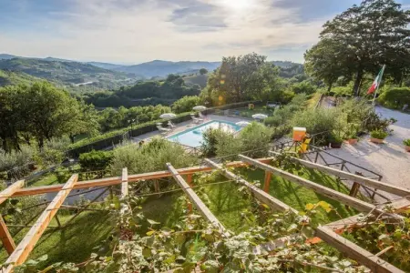 Maison en pierre avec piscine commune clôturée à Valfabbrica : photo 4