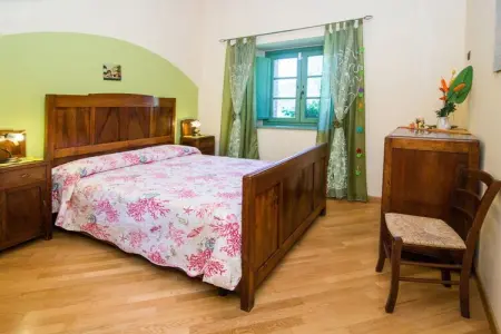 Maison en pierre avec piscine commune clôturée à Valfabbrica : photo 9