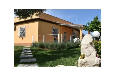 Gîte avec piscine privée et cheminée à Floridia, 4 personnes : photo 4