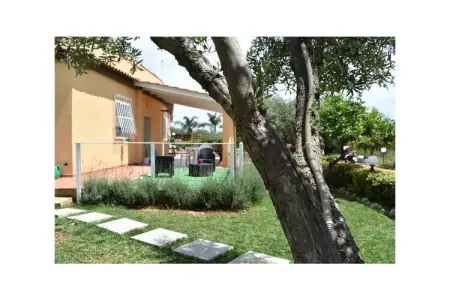 Gîte avec piscine privée et cheminée à Floridia, 4 personnes : photo 10