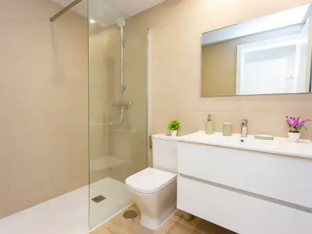 Appartement moderne, parking, clim et piscine - 4 pers. : photo 12