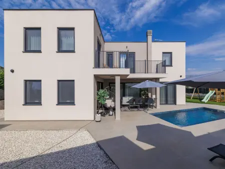 Villa Veronica, piscine chauffée privée près de Poreč : photo 1
