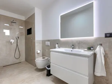 Villa Veronica, piscine chauffée privée près de Poreč : photo 35
