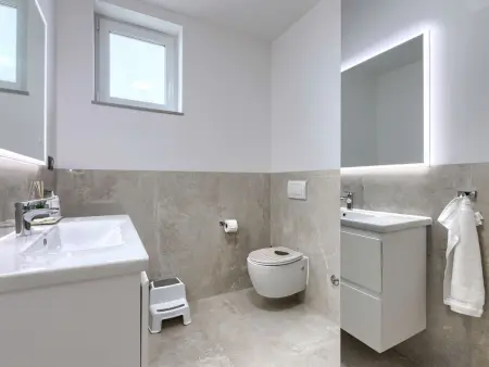 Villa Veronica, piscine chauffée privée près de Poreč : photo 47