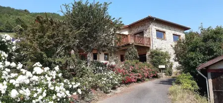 Gîte indépendant Saint-Romain-de-Popey 30 m², terrasse : photo 1