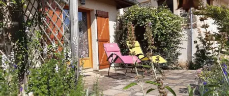 Gîte indépendant Saint-Romain-de-Popey 30 m², terrasse : photo 6