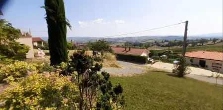 Gîte indépendant Saint-Romain-de-Popey 30 m², terrasse : photo 9