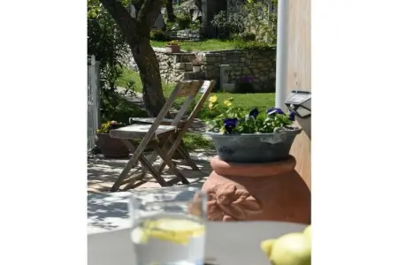 Maison Glicine à Tignale : terrasse vue lac et jardin commun : photo 13