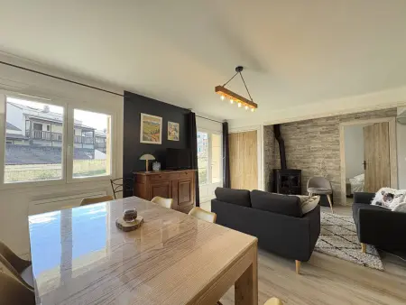 Appartement lumineux en rez-de-jardin, parking, Font-Romeu : photo 2