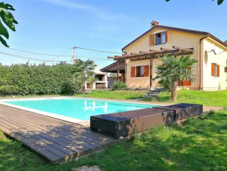 Maison avec piscine privée sur grand terrain à Buje, Istrie : photo 31