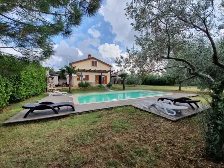 Maison avec piscine privée sur grand terrain à Buje, Istrie : photo 33