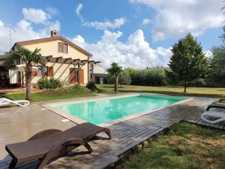 Maison avec piscine privée sur grand terrain à Buje, Istrie : photo 35