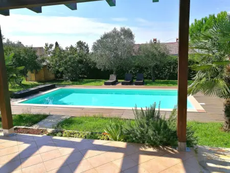 Maison avec piscine privée sur grand terrain à Buje, Istrie : photo 36