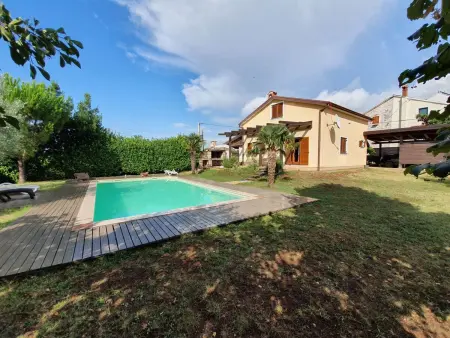 Maison avec piscine privée sur grand terrain à Buje, Istrie : photo 44