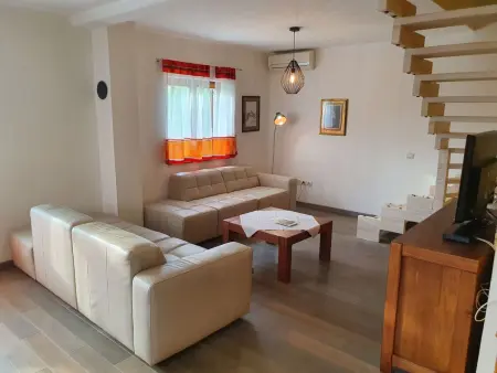 Maison avec piscine privée sur grand terrain à Buje, Istrie : photo 52