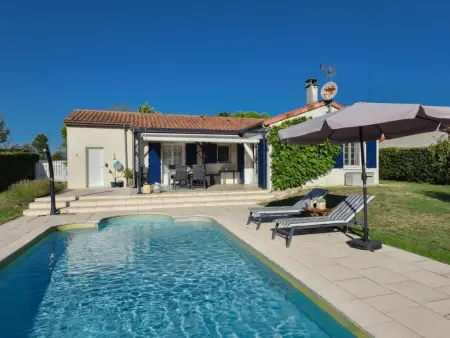Le Bourg Est 14, Villa avec piscine chauffable, près du golf : photo 1