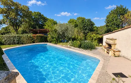 Charmante maison avec piscine, Maison 7 personnes à Saint Sorlin de Conac : photo 1
