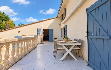Charmante maison avec piscine, Maison 7 personnes à Saint Sorlin de Conac : photo 2