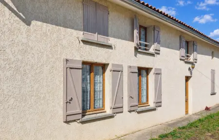 Charmante maison avec piscine, Maison 7 personnes à Saint Sorlin de Conac : photo 9