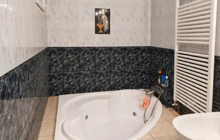 Charmante maison avec piscine, Maison 7 personnes à Saint Sorlin de Conac : photo 17