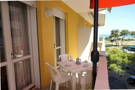 Maison de vacances à Caorle : 1 chambre, climatisation et balcon : photo 5