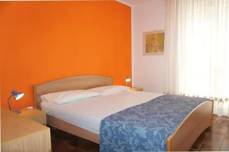 Maison de vacances à Caorle : 1 chambre, climatisation et balcon : photo 9