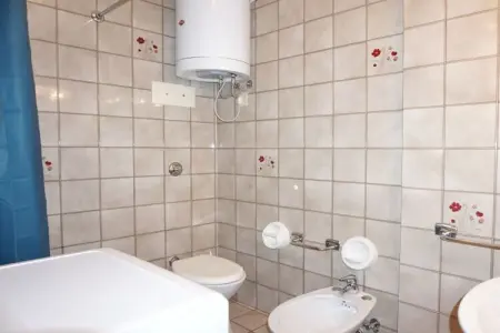 Maison de vacances à Caorle : 1 chambre, climatisation et balcon : photo 10