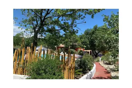 Villa de charme à Saint-Montan : piscine et deux terrasses : photo 3
