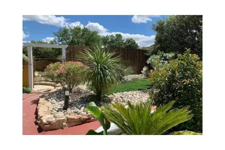 Villa de charme à Saint-Montan : piscine et deux terrasses : photo 5