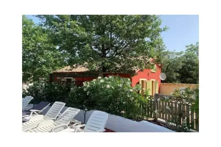 Villa de charme à Saint-Montan : piscine et deux terrasses : photo 12