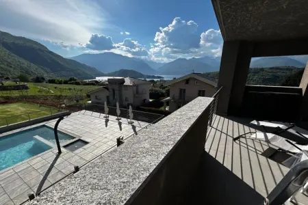 Casa Rosy : appartement vue lac de Côme à Colico, piscine : photo 1
