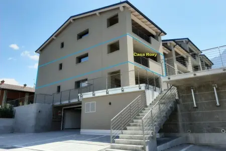 Casa Rosy : appartement vue lac de Côme à Colico, piscine : photo 11